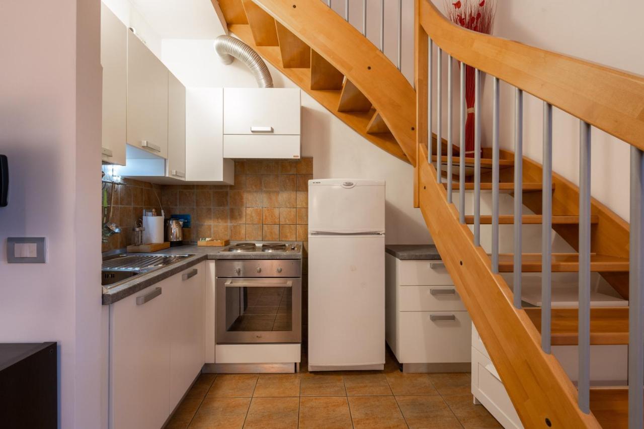 Capa's Loft * Rom
