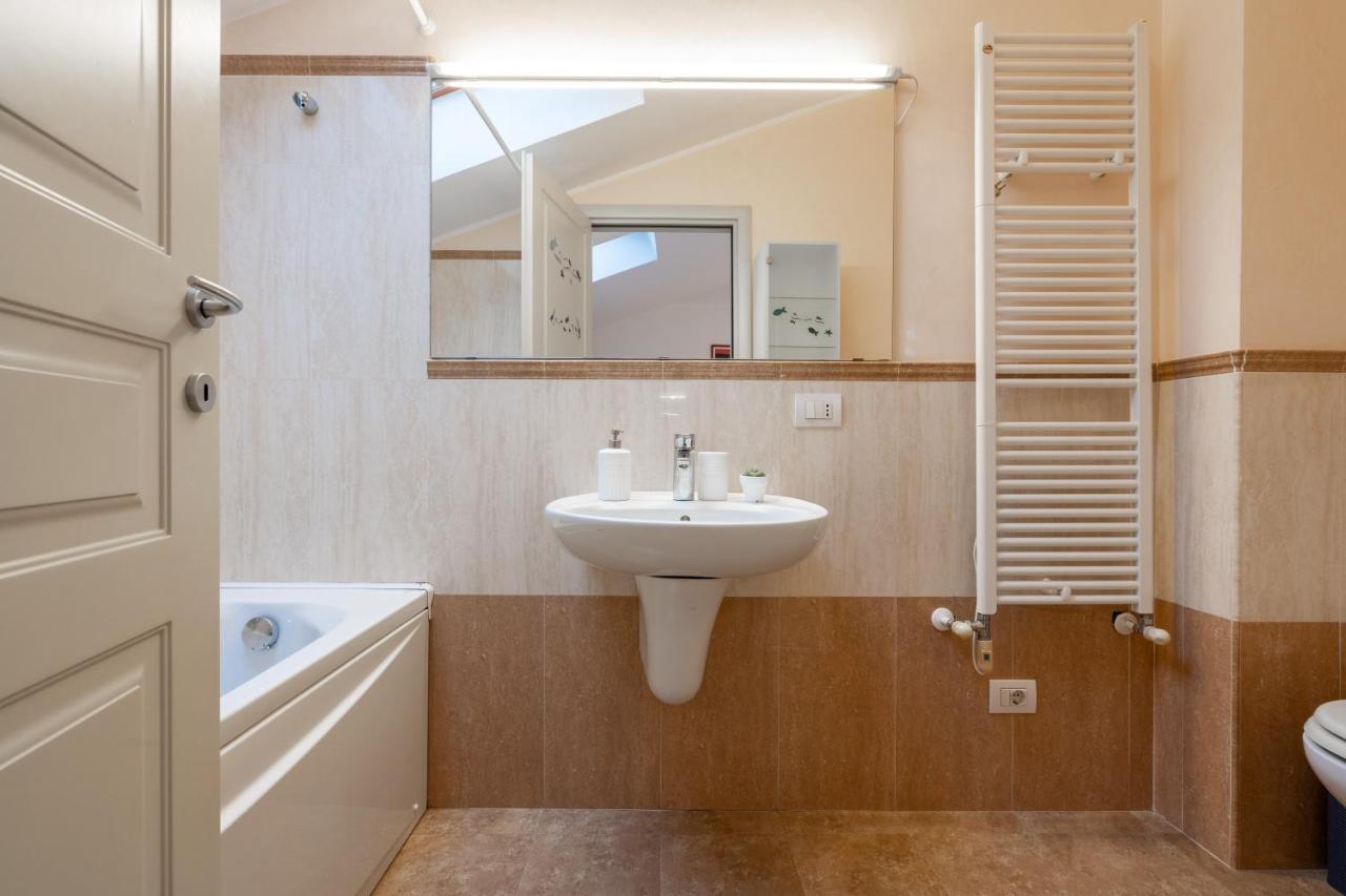 Capa's Loft * Rom